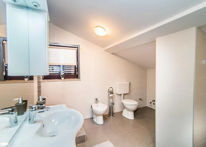 Gostinjska kuća Dino 3*