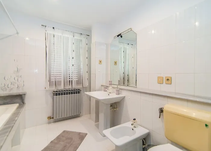 Gostinjska kuća Dino 3*