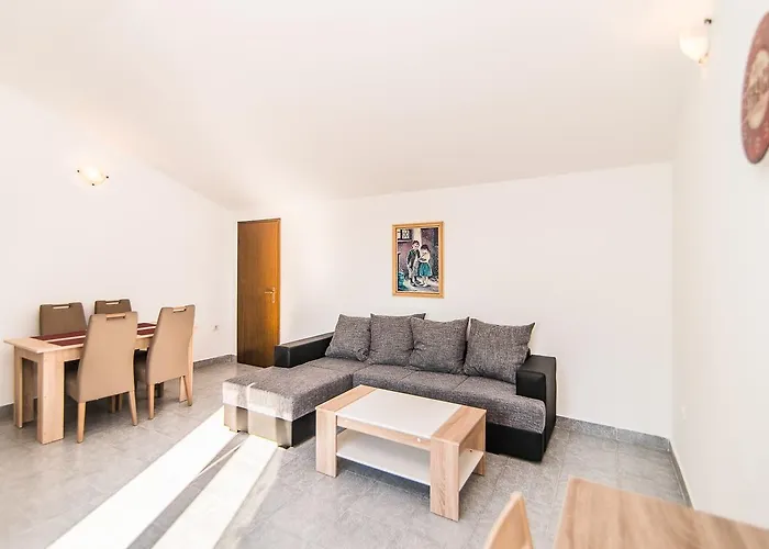 Dino Gostinjska kuća