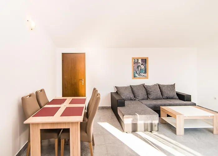 Dino Gostinjska kuća